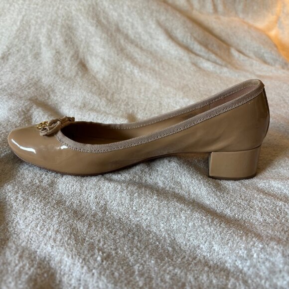 Tory Burch "Chelsea" patent leather pump in Camellia Pink, size 9 - Picture 5 of 8